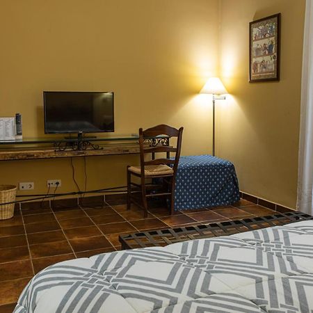 Hotel Don Julio à Perales del Puerto Extérieur photo