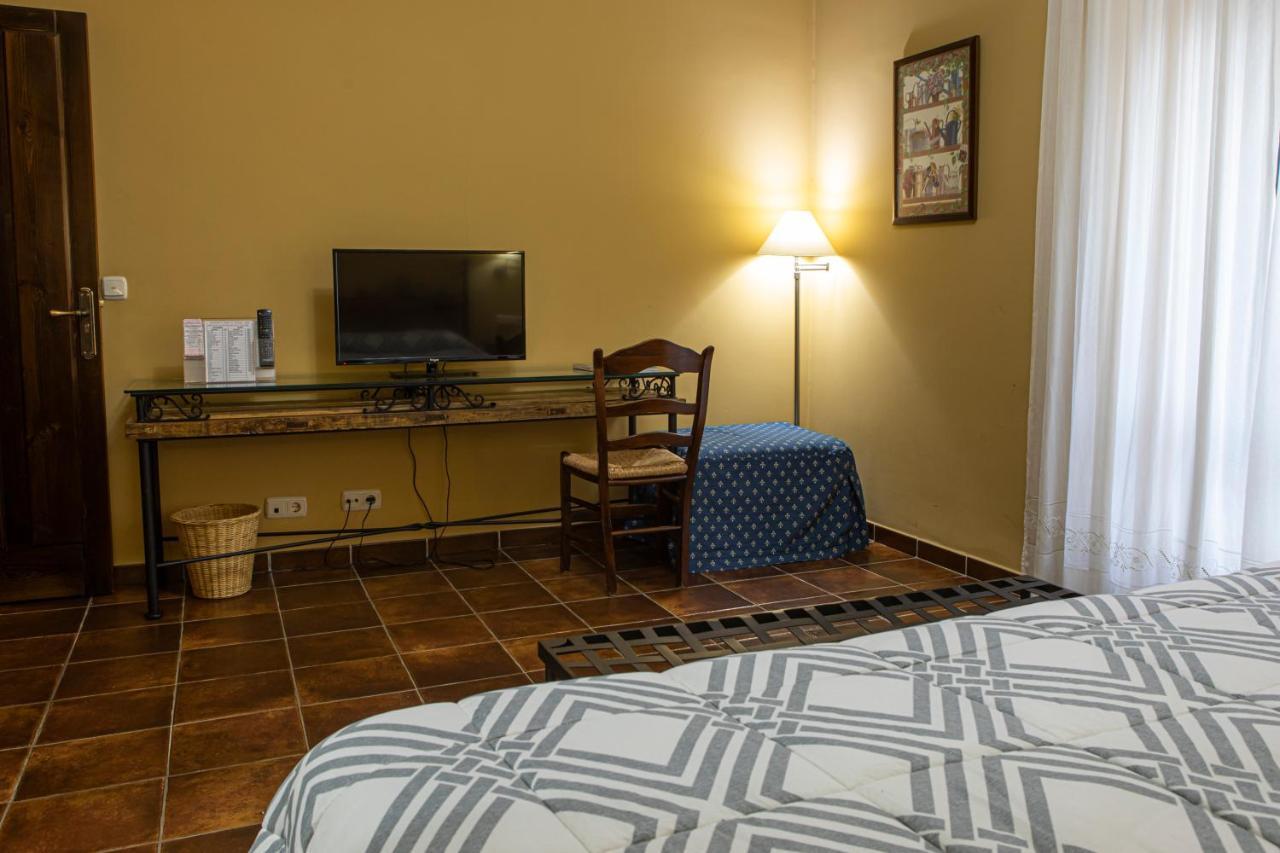 Hotel Don Julio à Perales del Puerto Extérieur photo