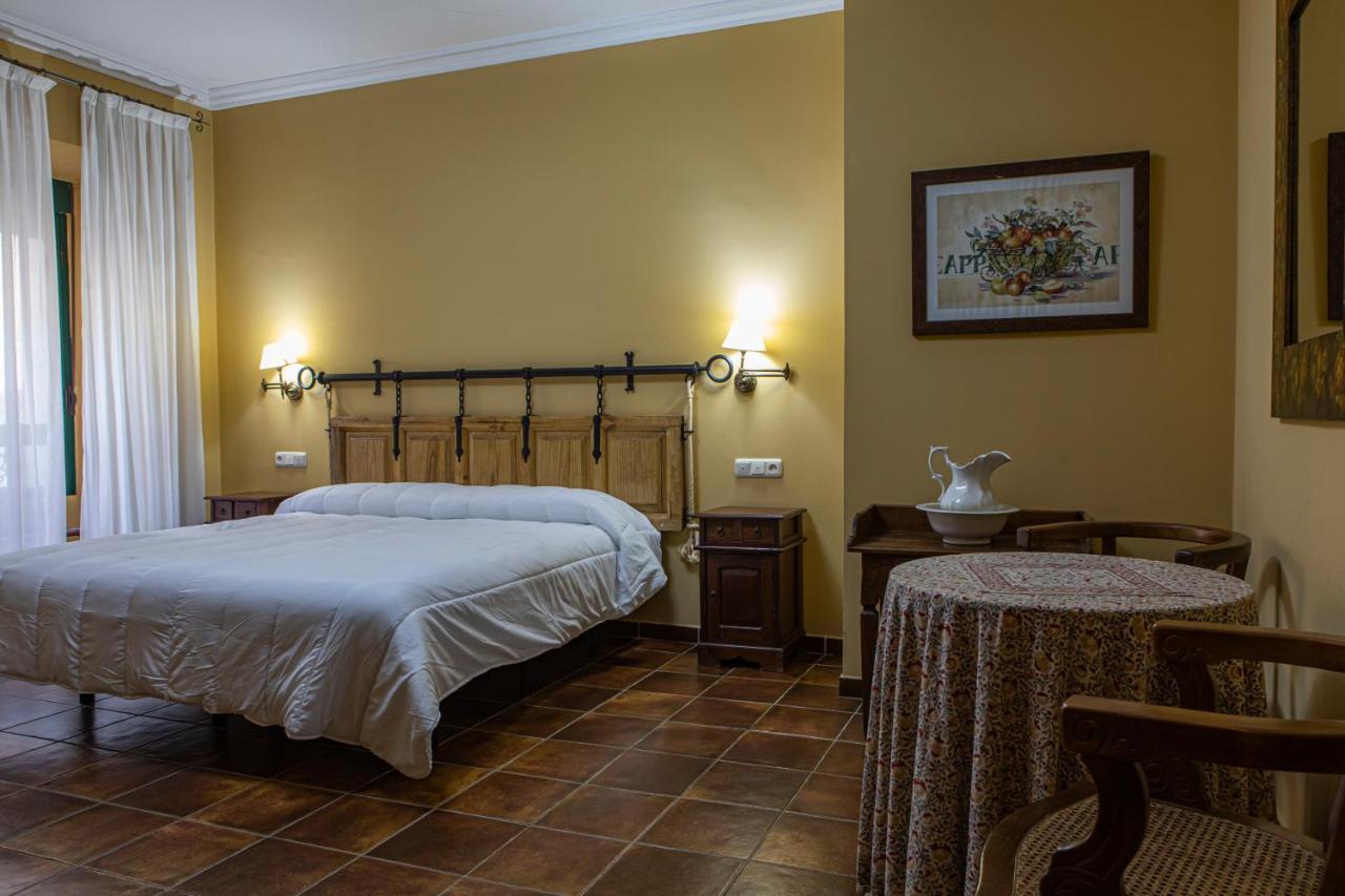 Hotel Don Julio à Perales del Puerto Extérieur photo