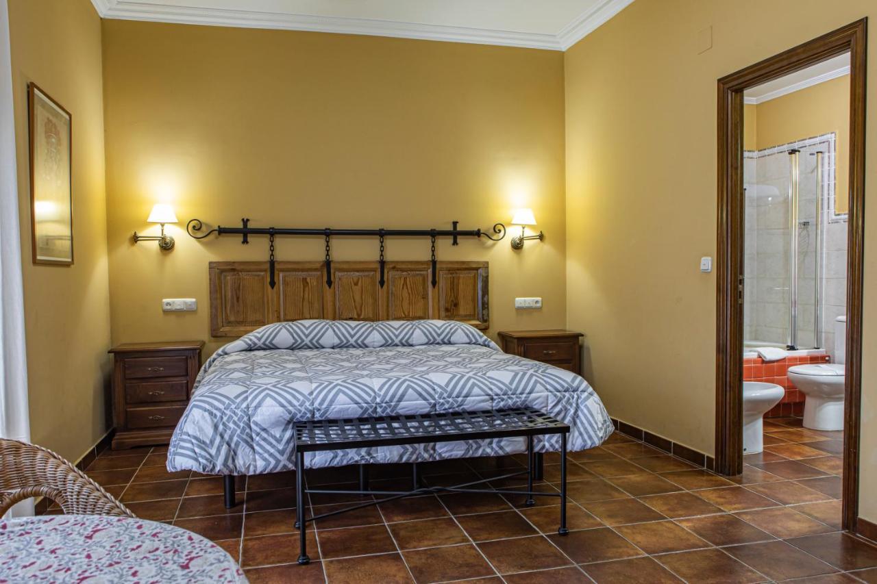 Hotel Don Julio à Perales del Puerto Extérieur photo