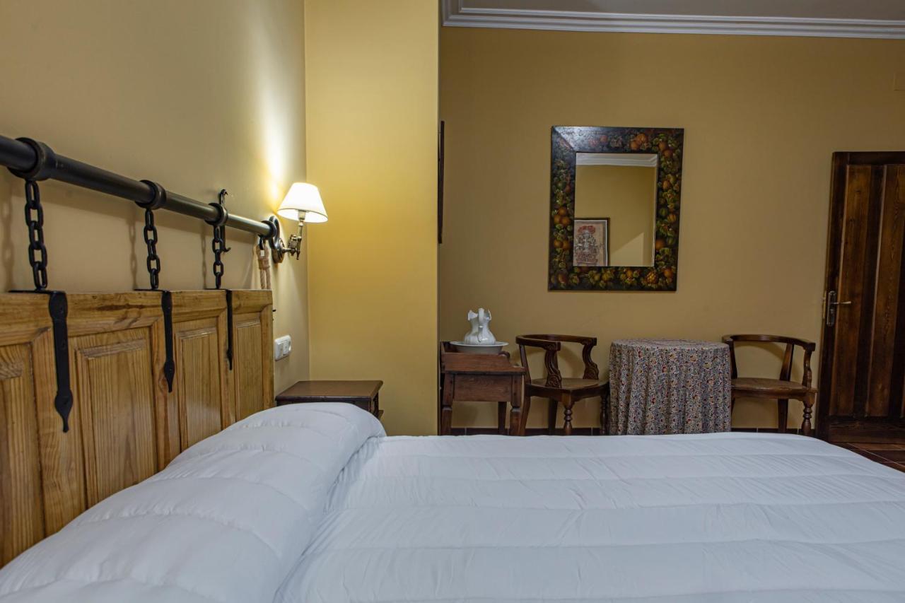 Hotel Don Julio à Perales del Puerto Extérieur photo