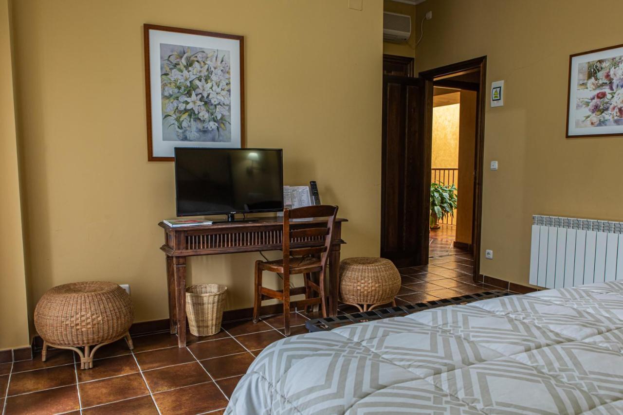 Hotel Don Julio à Perales del Puerto Extérieur photo